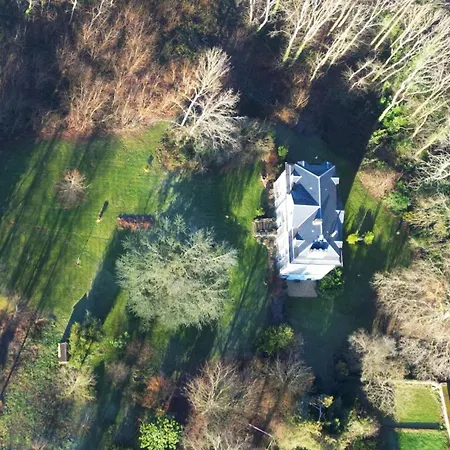 Grand Prive Et Ses Jardins Dans Manoir De 1803 En Foret *